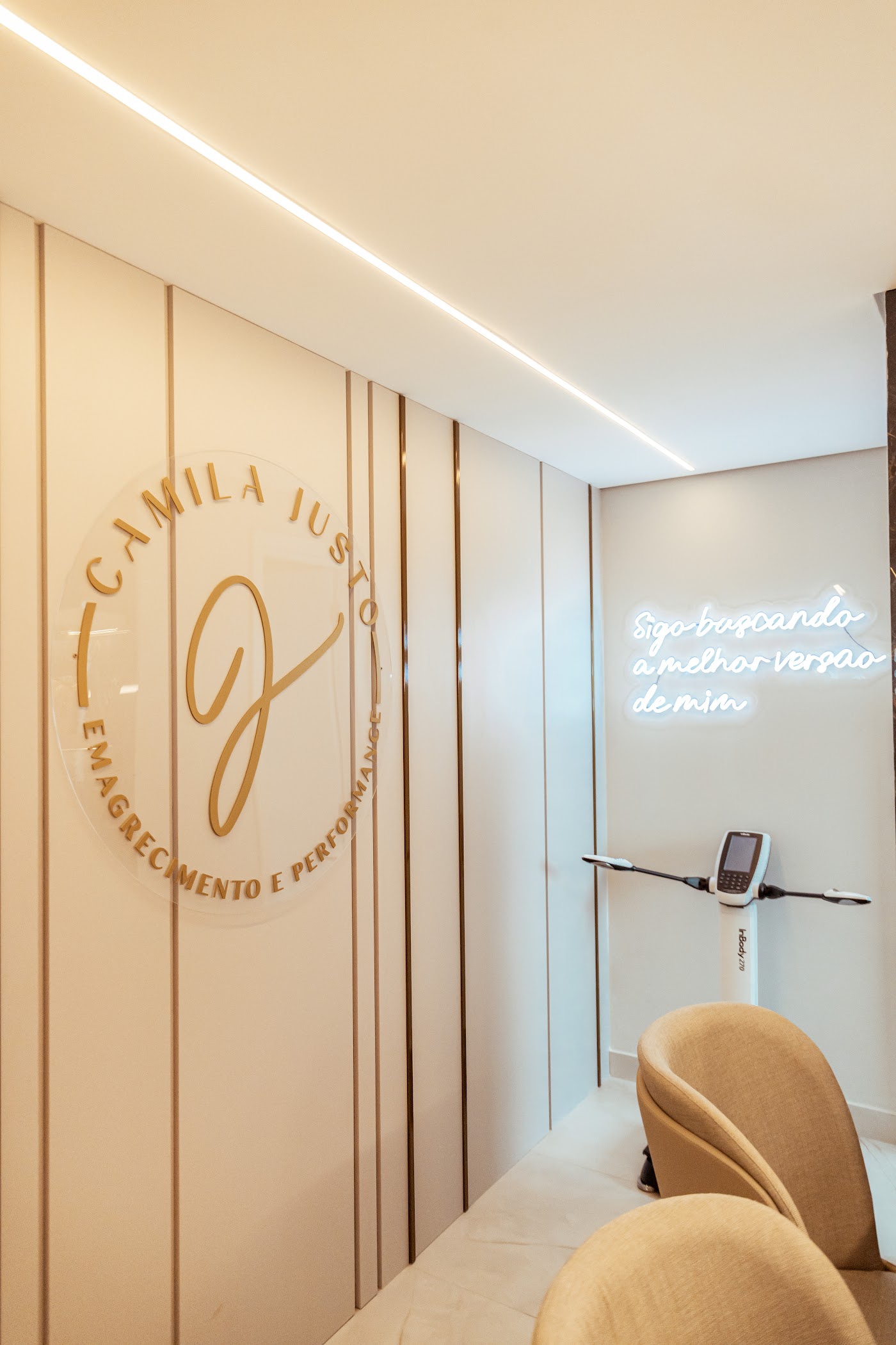 Corredor interno da clínica